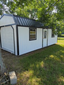 Bargain Barn: Garage-image
